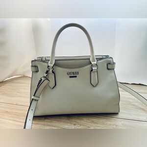 Guess purse, white, perfect condition, classic look